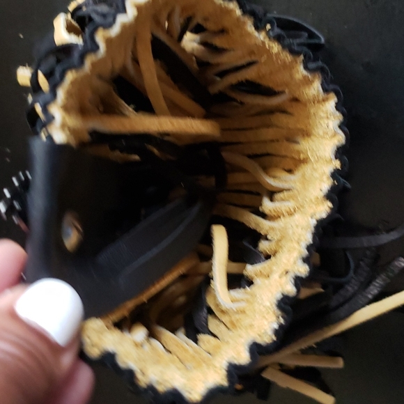 Leather Tassel Heart With Wings Armband - Picture 5 of 5